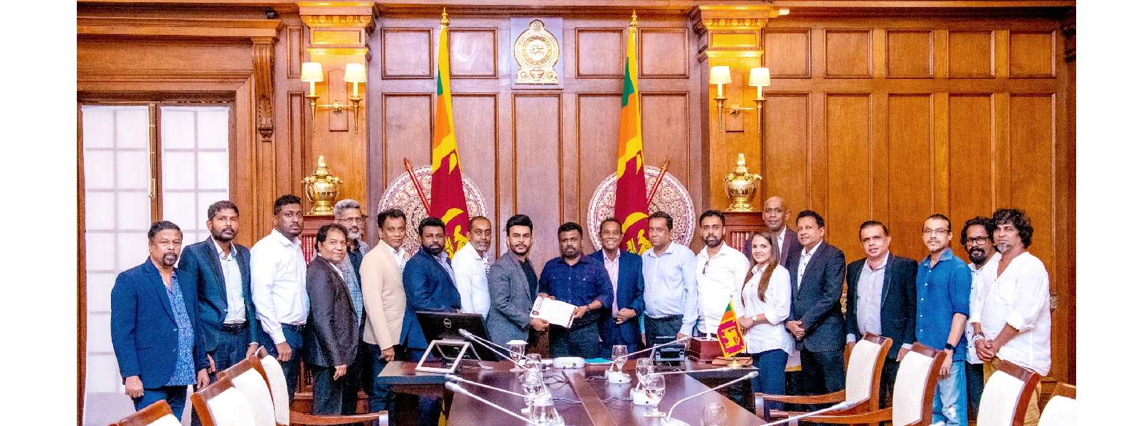 ජනපති සහ ලාංකික ප්‍රාසාංගික කලාකරුවන් අතර හමුවක්